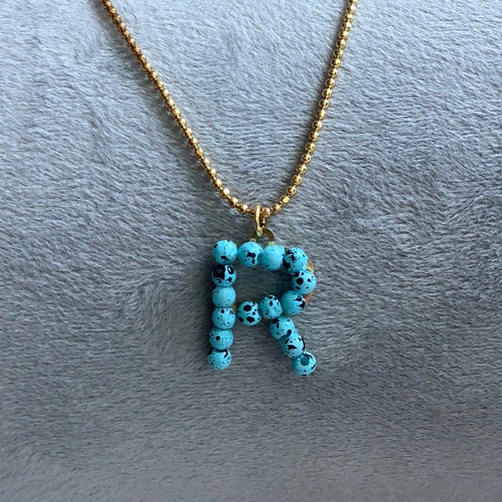 Turquoise beaded R necklace - Picture 2 of 3